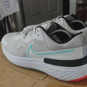 Nike React Miller